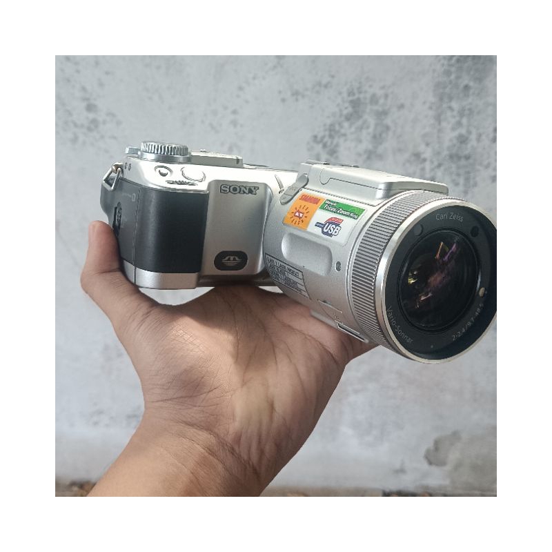 SONY CYBERSHOT DSC F717