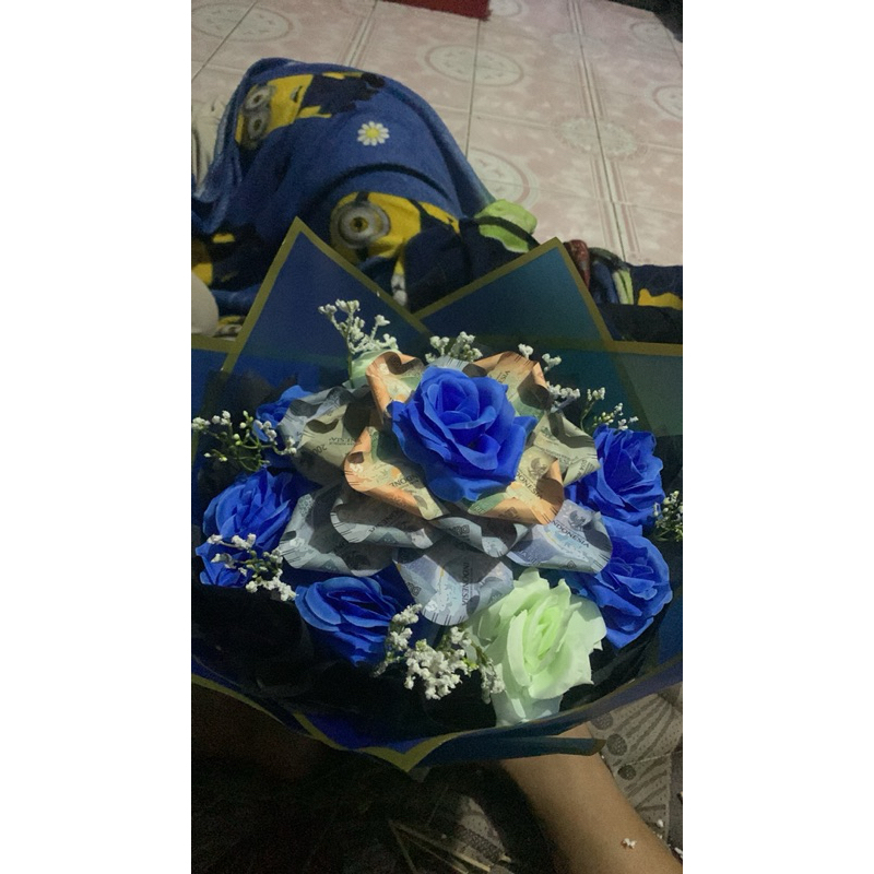 BUKET DUIT BUNGA MAWAR MIX BUNGA PALSU