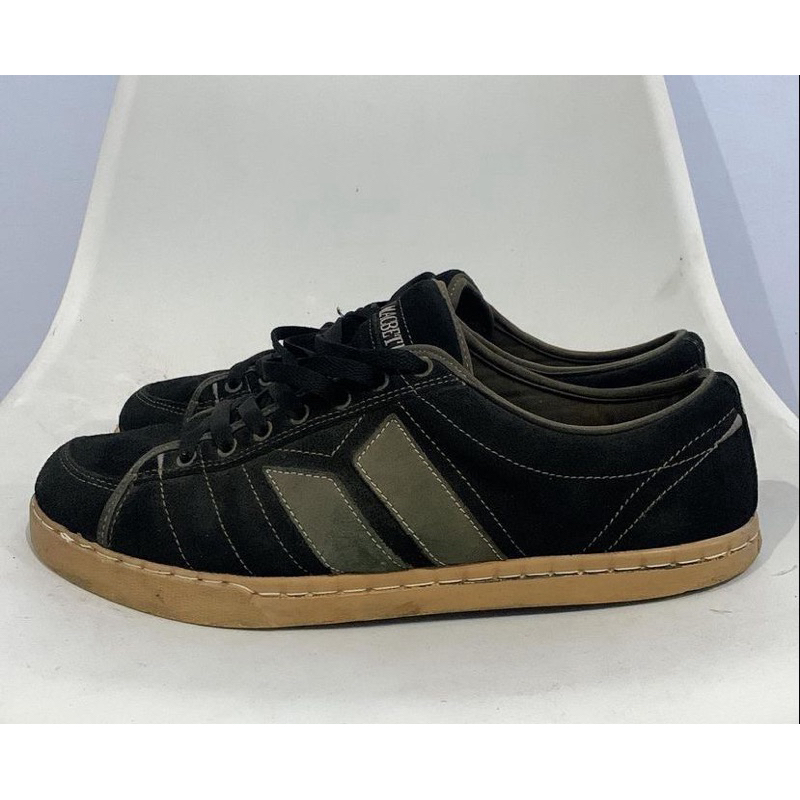 Sepatu macbeth