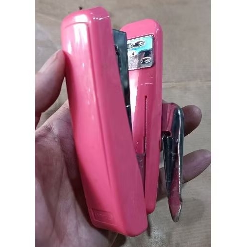 

Stapler Merk Cadwell CD-30, Winners 3 Dan Acura PS 335.