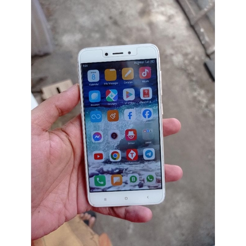 Redmi 4x ram 3/32 bekas