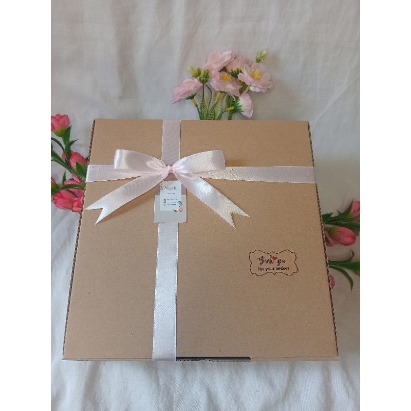 

Ssl09 Kado Snack Box / Kado Ulang tahun / Kado wisuda / Kado Anniversarry / Paket Pink
