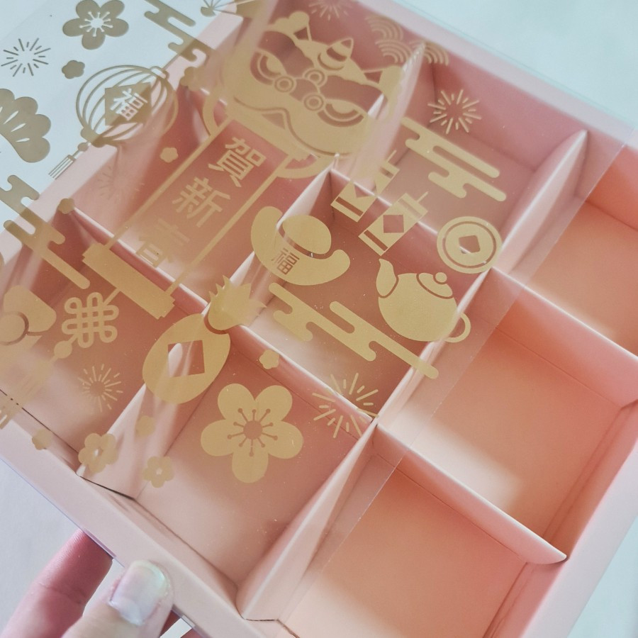 

5 Pcs Dus Mika Transparan Packaging Eggtart Motif Imlek Fruitpie Sekat 9 Pink Salem Ukuran 7.3 x 7.3 x 4.5cm
