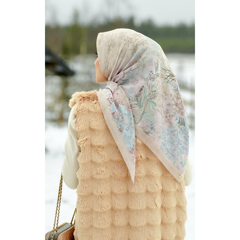 Preloved Buttonscarves Frozen Series Almond