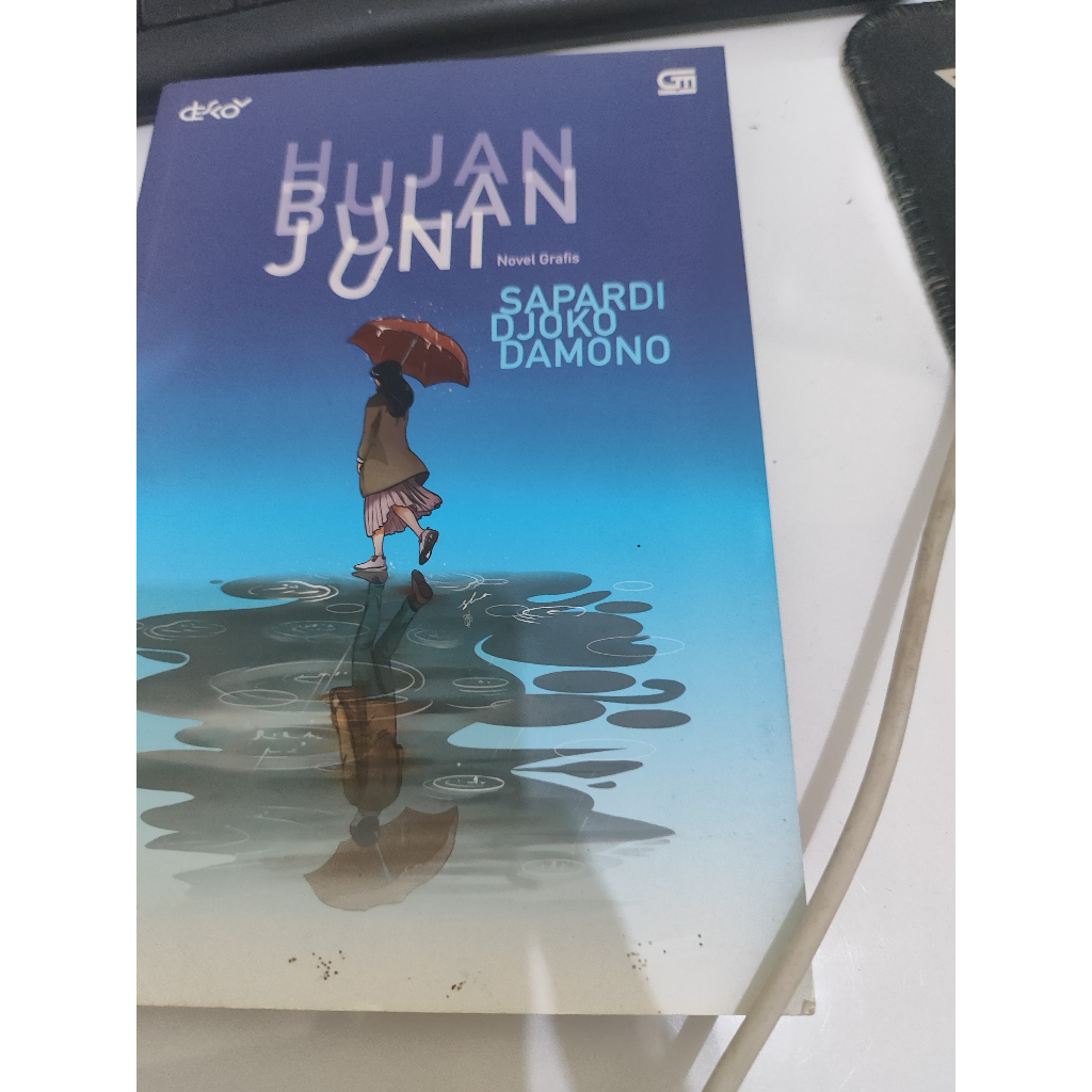 Hujan Bulan Juni Novel Grafis - PRELOVED BUKU