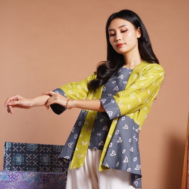 Kebaya Batik Utami Hijau Muda by Saega