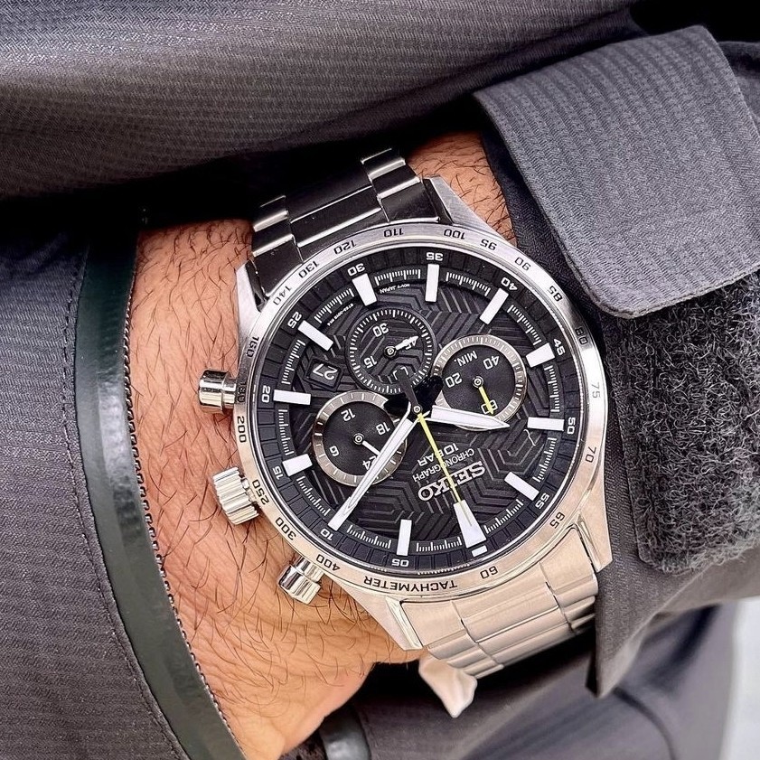 Seiko SSB413P1 Chronograph Quartz Jam Tangan Pria Stainless Steel 43mm Hitam