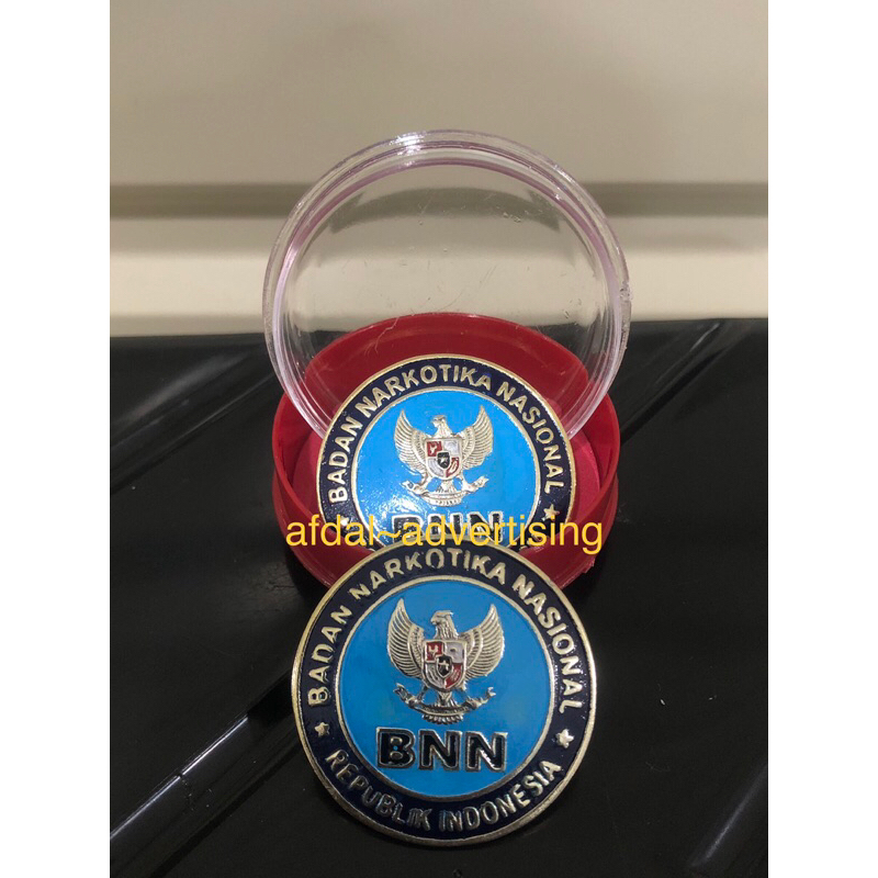 pin BNN pin lencana kuningan matris BNN magnet