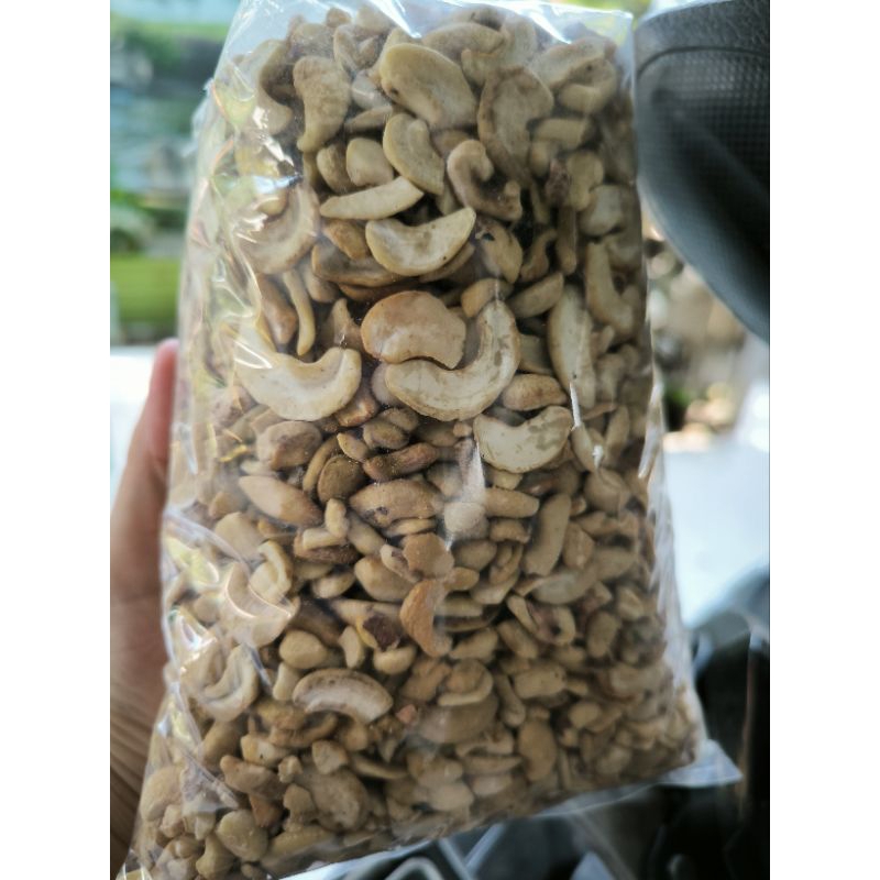 

Kacang Mede Patahan Mentah