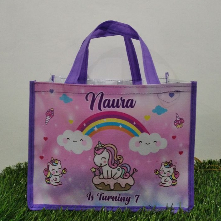 

tas souvenir /tas ulang tahun mika 25X13X20 (landscape) /souvenir /hampers/ goodiebag mika