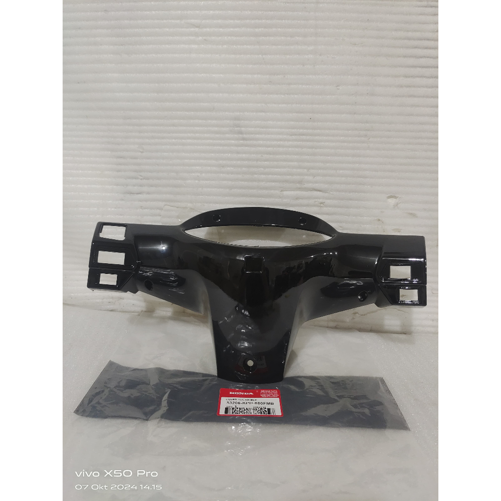 Batok lampu bagian B belakang Honda Karisma - Kharisma 
Original HITAM.
53206- KPH-880FMB