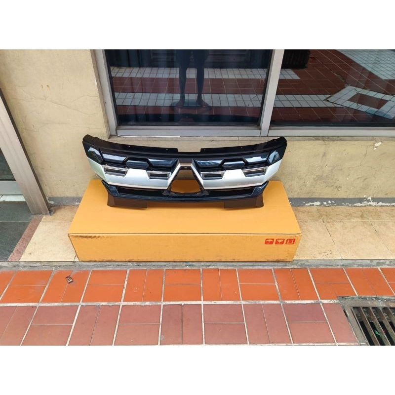 Grill Depan Asli Mitsubishi New Pajero Facelift 2024 2025