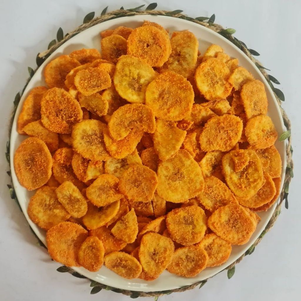 

Makanan keripik pisang kering lembut enak