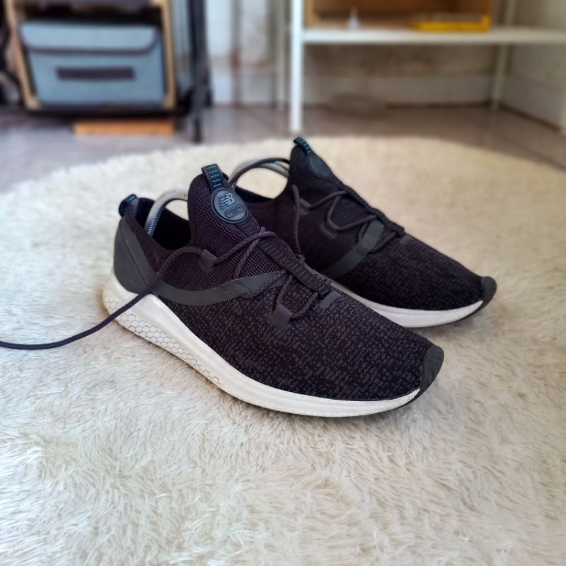 sepatu running New Balance Fresh Foam Lazr original second preloved bekas