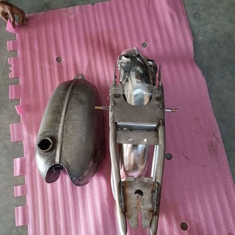 paketan cb tengki cb copy sultan dan rangka cb krangka cb buntutan rangka cb serta spakbor cb