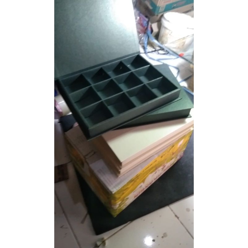 

hard cover sekat 12 uk. 5cm per sekat tinggi 4cm