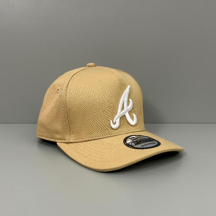 TOPI PRIA/TOPI BASEBALL A CREAM BORDIR PUTIH