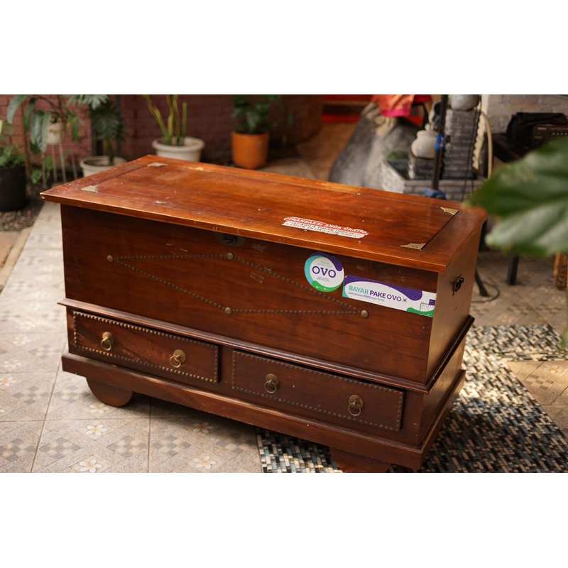 Lemari Antik Kayu Jati