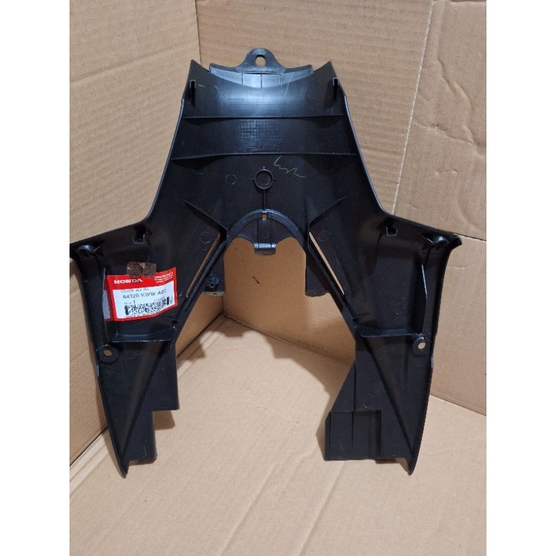cover tengah sambungan cover kontakk leksil legshield tengah absolute abs revo 110 original ahm hond