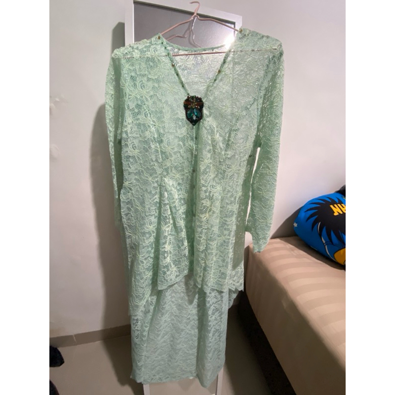 Preloved LUIRE by Raden Sirait - Kebaya Panjang Hijau Sage