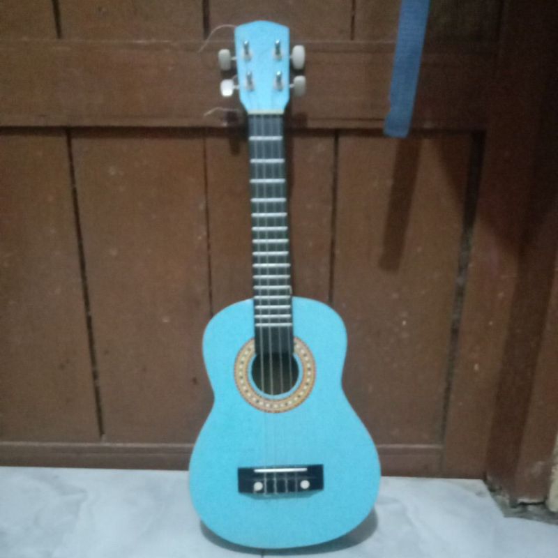 Ukulele bekas