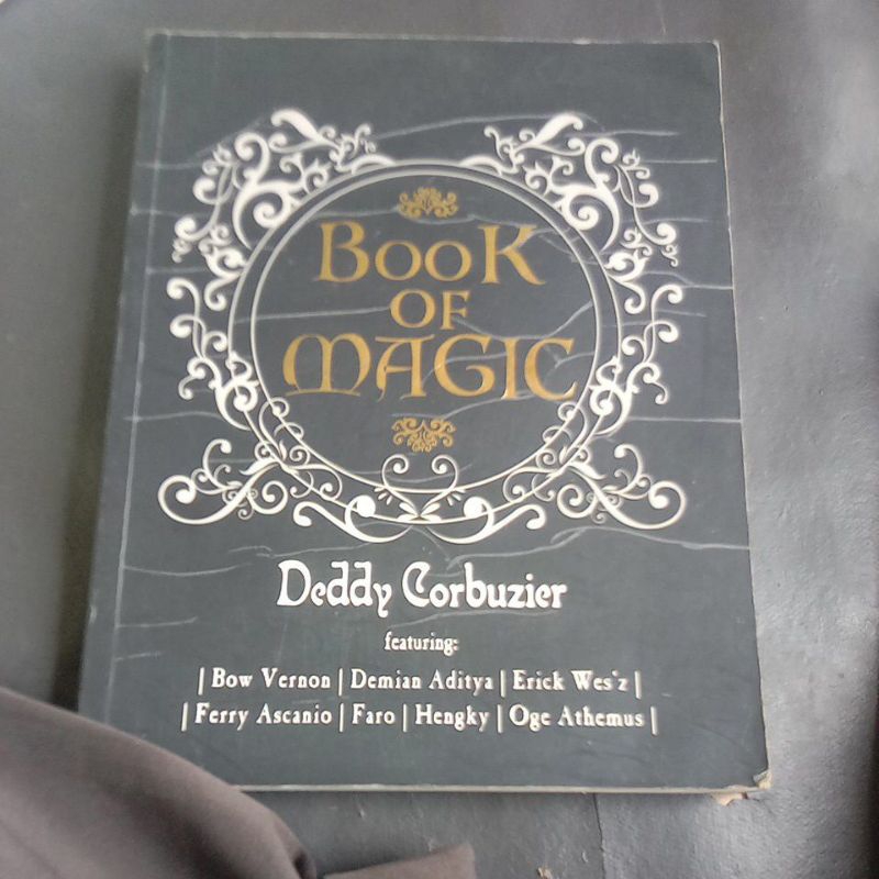 buku/majalah book of magic
