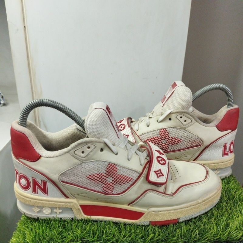 SEPATU SNEAKERS LOUIS VUITTON SECOND