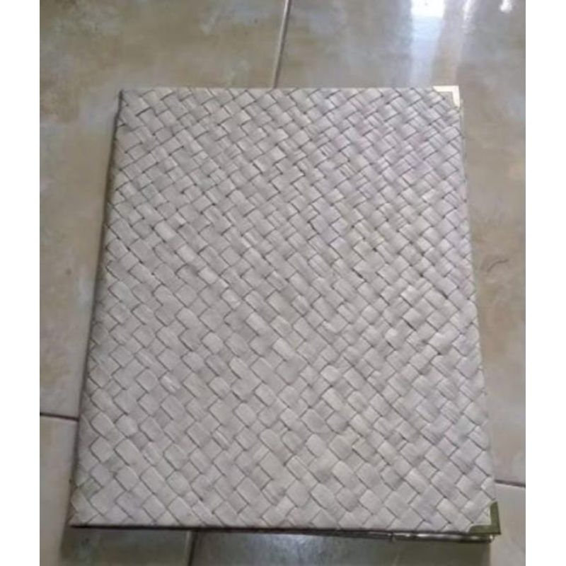 

buku menu bahan samak/pandan A4 polos plus siku