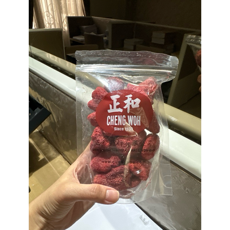

Strawberry crispy cheng woh