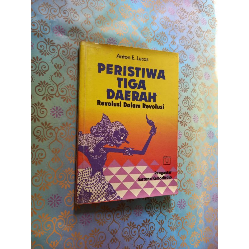 Peristiwa tiga daerah - Anton Lucas