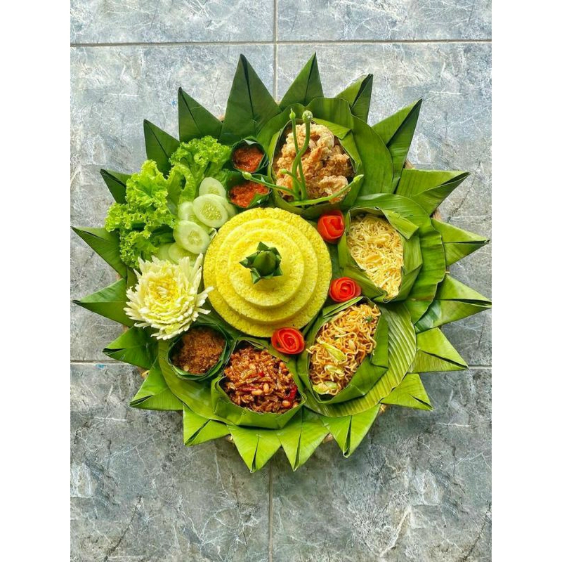 

Nasi kuning tumpeng untuk berbagai acara