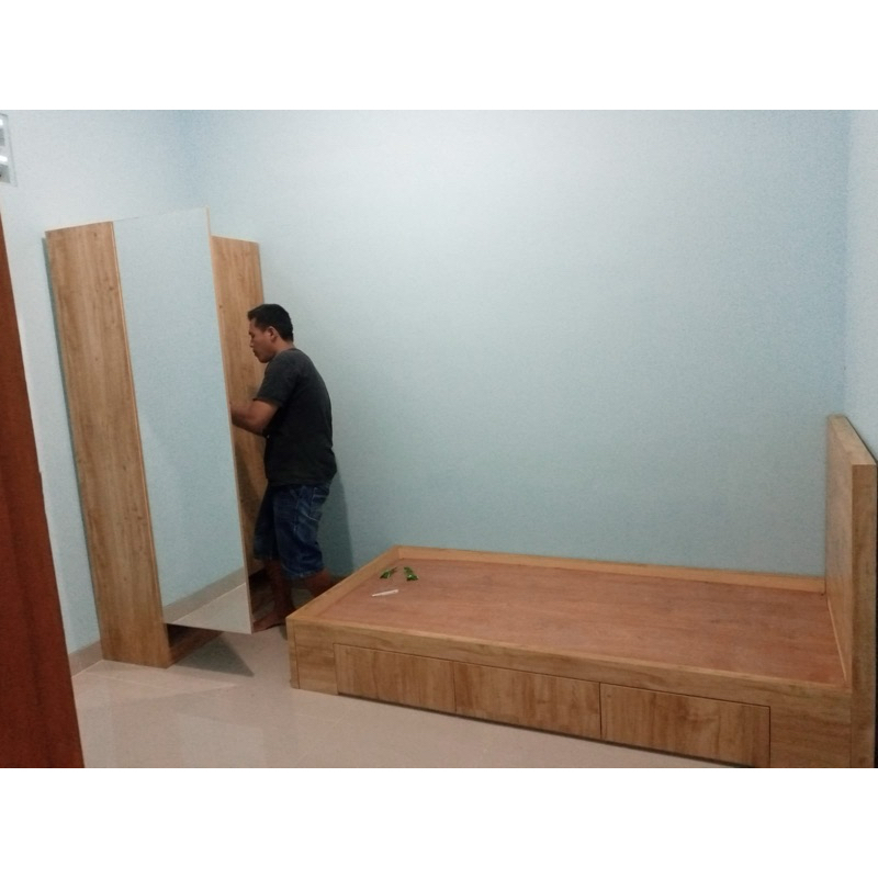 lemari dan dipan kos-kos an