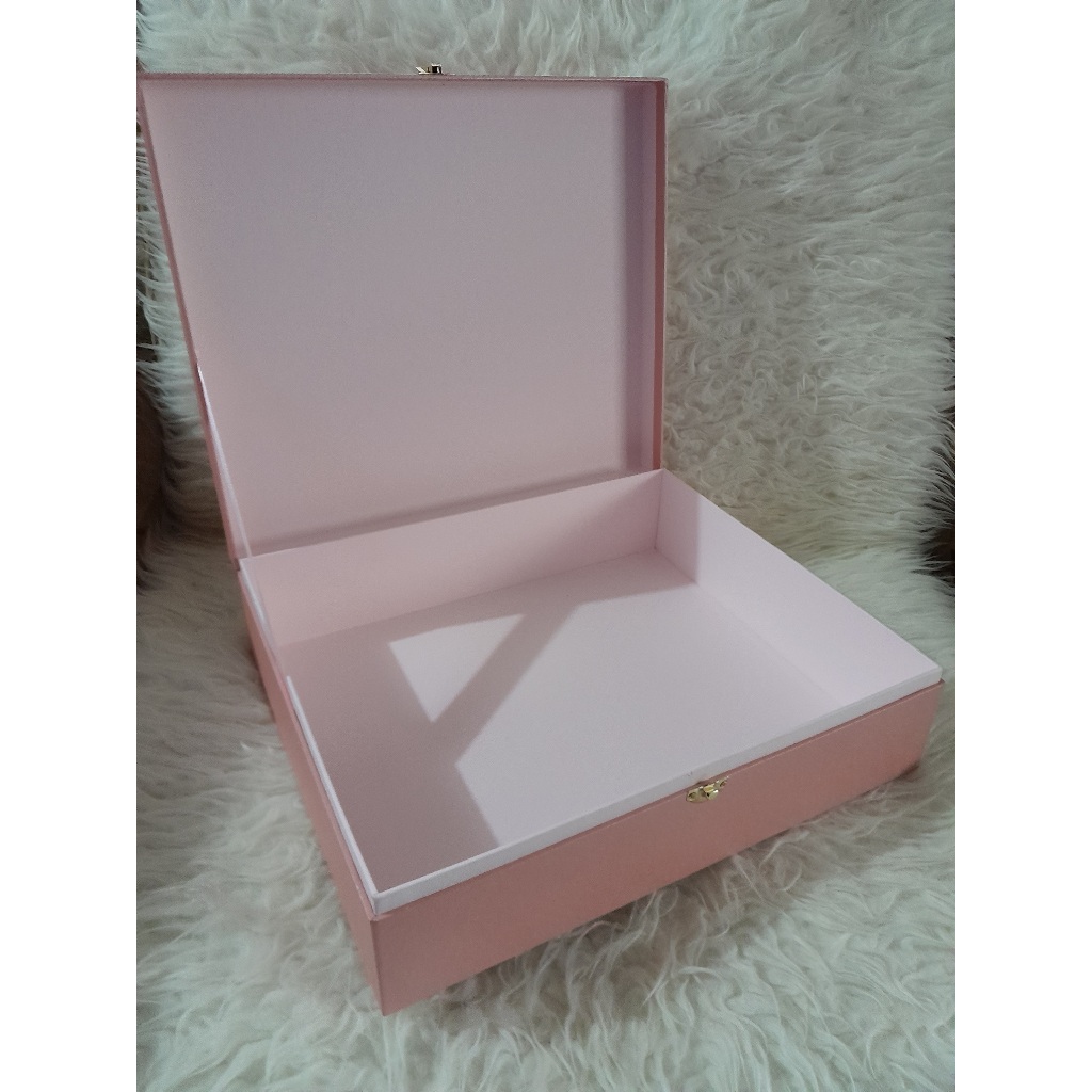 

Box Kotak Berkunci uk 45x32x10, Gift Box Kotak variasi kunci / Kotak Kado Hadiah / Hadiah Kotak Kado / Box Hampers Hardbox murah / Hardbox