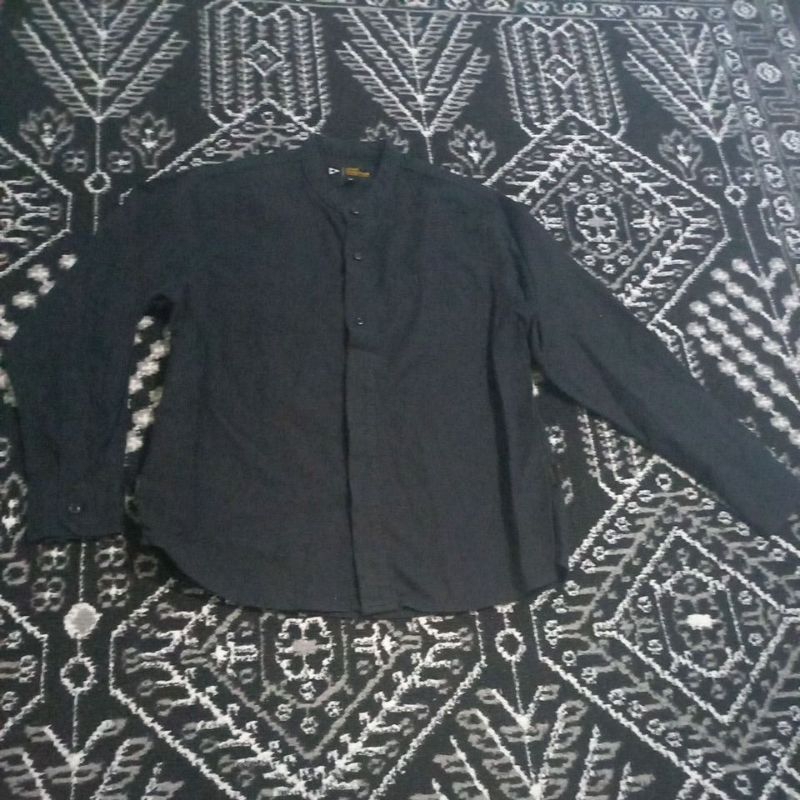 preloved kemeja brand revolution XL hitam (pekat) 2X PAKAI