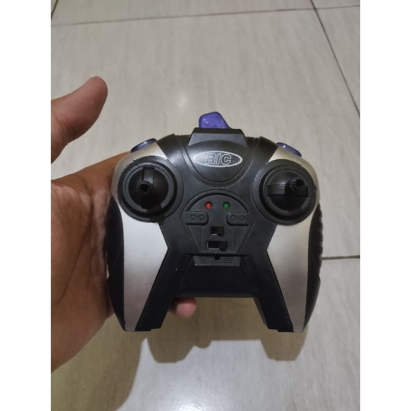 R/C Helicopter. Kondisi Off / Mati. Bahan Kanibalan. Hanya Remote Control Saja