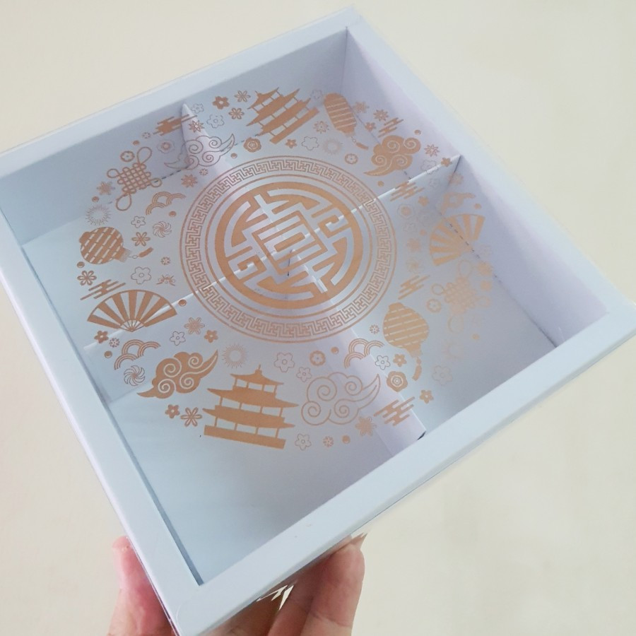 

10 pcs box mika imlek kemasan cookies sekat 4 ukuran 8x8x5cm warna putih chinese new year