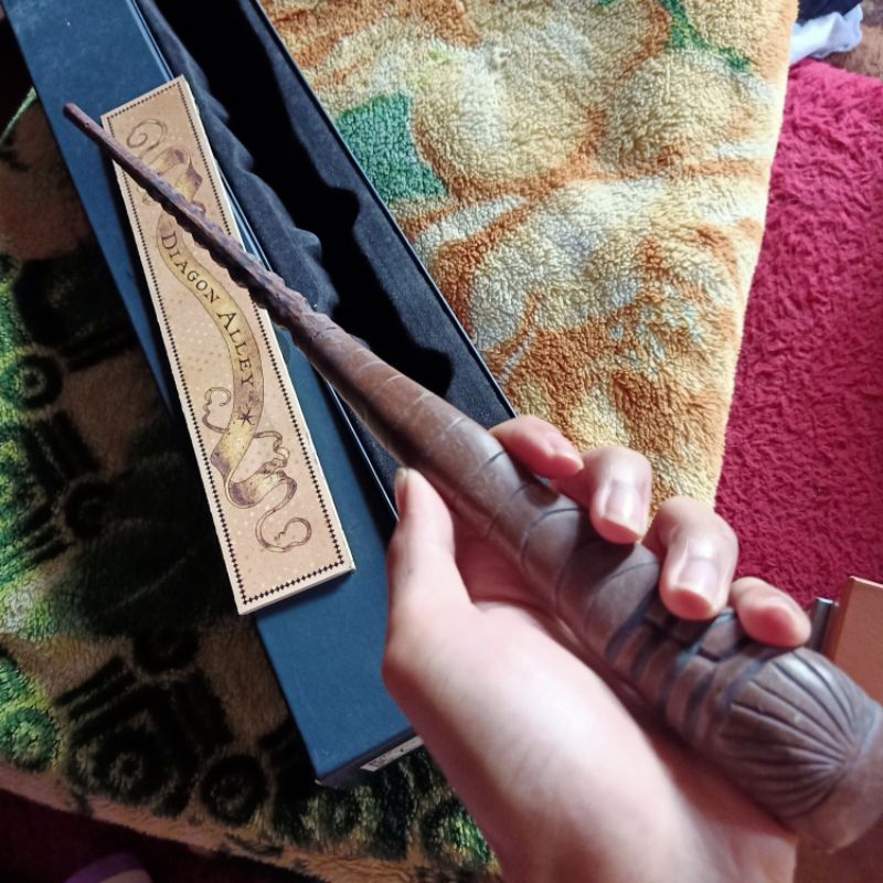 Preloved Primark Tongkat Sihir Harry Potter Wand Ollivander Alder 4 Death Eater Snake Skull Wand 17 