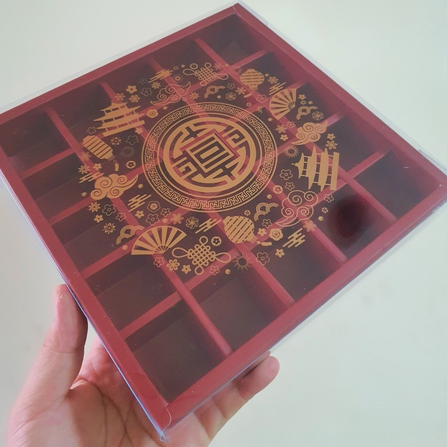 

5 Pcs Dus Mika Motif Imlek Hampers Nastar Sekat 25 Merah Marun Ukuran 3.5 x 3.5 x 3.5cm