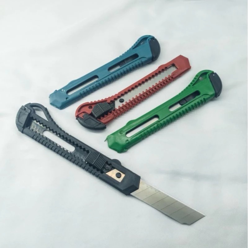 

Cutter Pisau ukuran besar