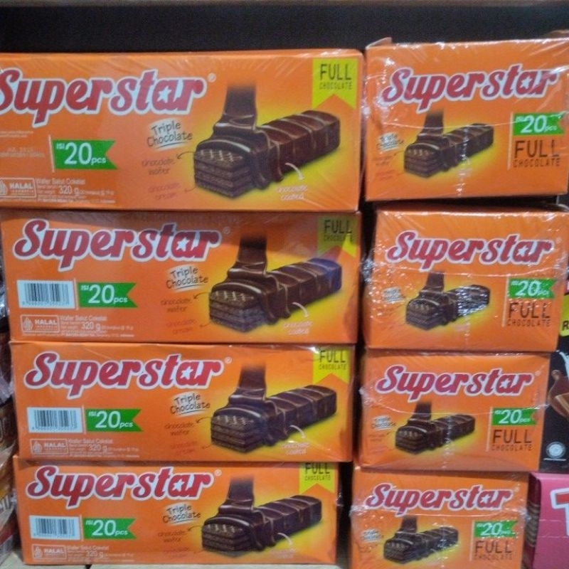 

superstar wafer supermen triple chocolate 1pak isi 20pcs 16gr