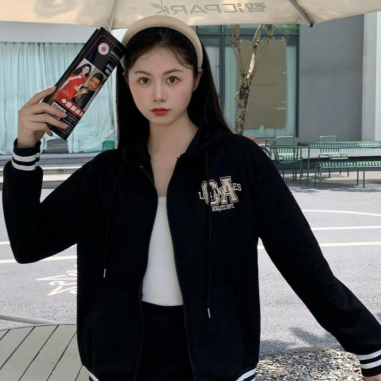 Jaket Zipper Hoodie Wanita Premium Suede Bludru Ban Allsize - CA Los Angeles