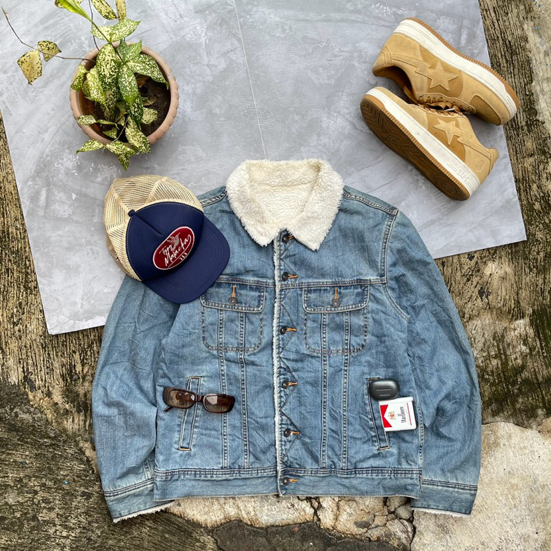 Global Uniqlo Jeans Heavyweight Sherpa Lined Denim Trucker Jacket