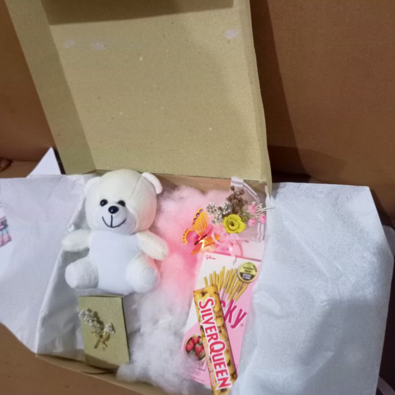 

Box Hampers Hadiah Boneka Makanan Foto