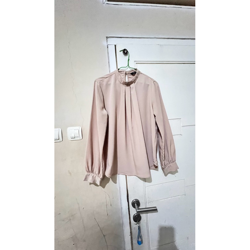 blouse the executive preloved