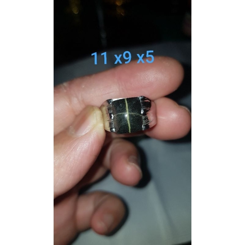 Batu cincin tapak Tali kuning emas
Jalak uk 11 x 9 x 5
Badar besi 
Ikat cincin besi putih
Buat pagar