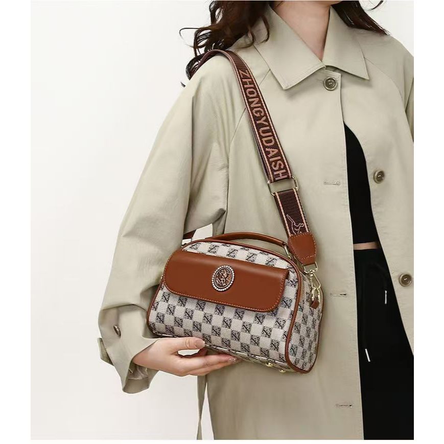 TAS SELEMPANG SLINGBAG WANITA CEWEK CANTIK FASHION IMPORT BANYAK KANTONG RUANG MOTIF KOTAK EMAK KERE