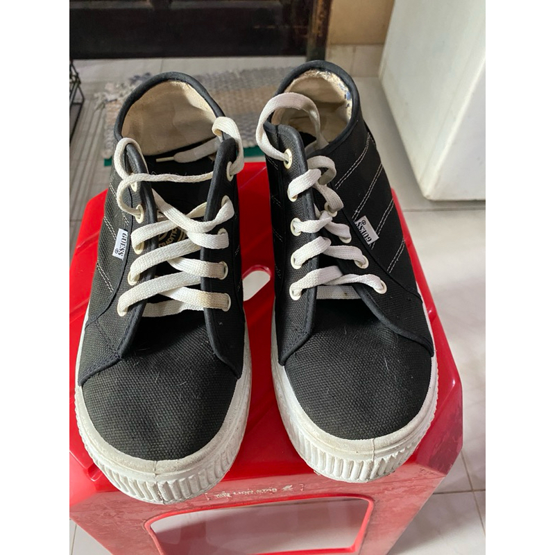 guess sepatu