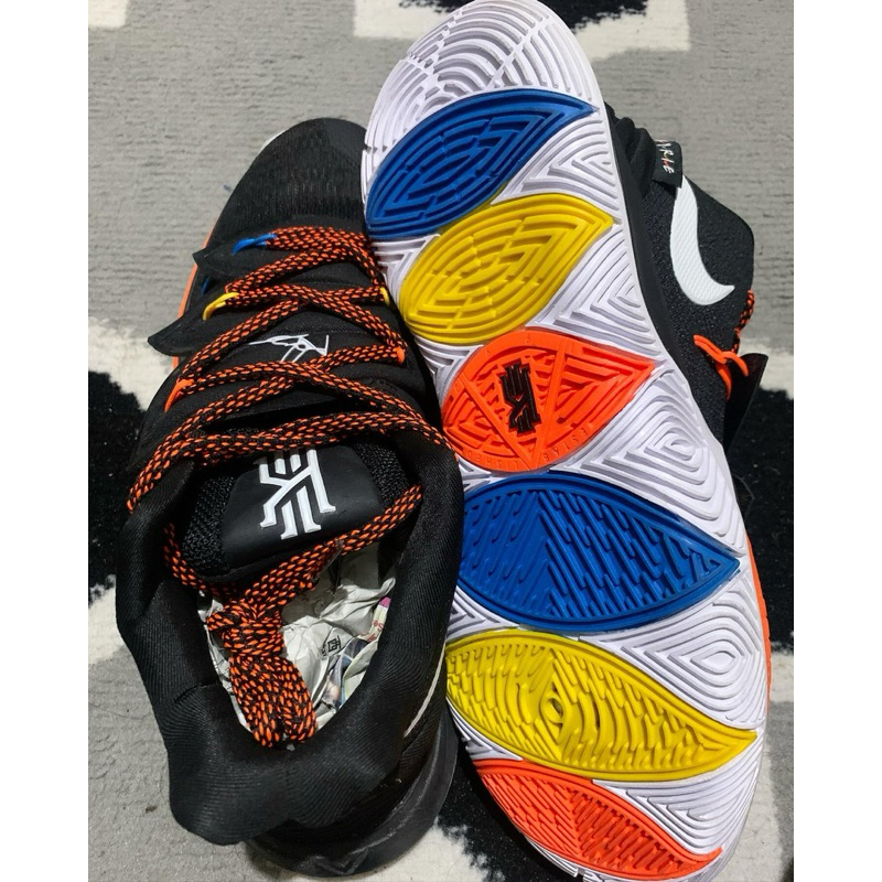 Nike kyrie 5 friends