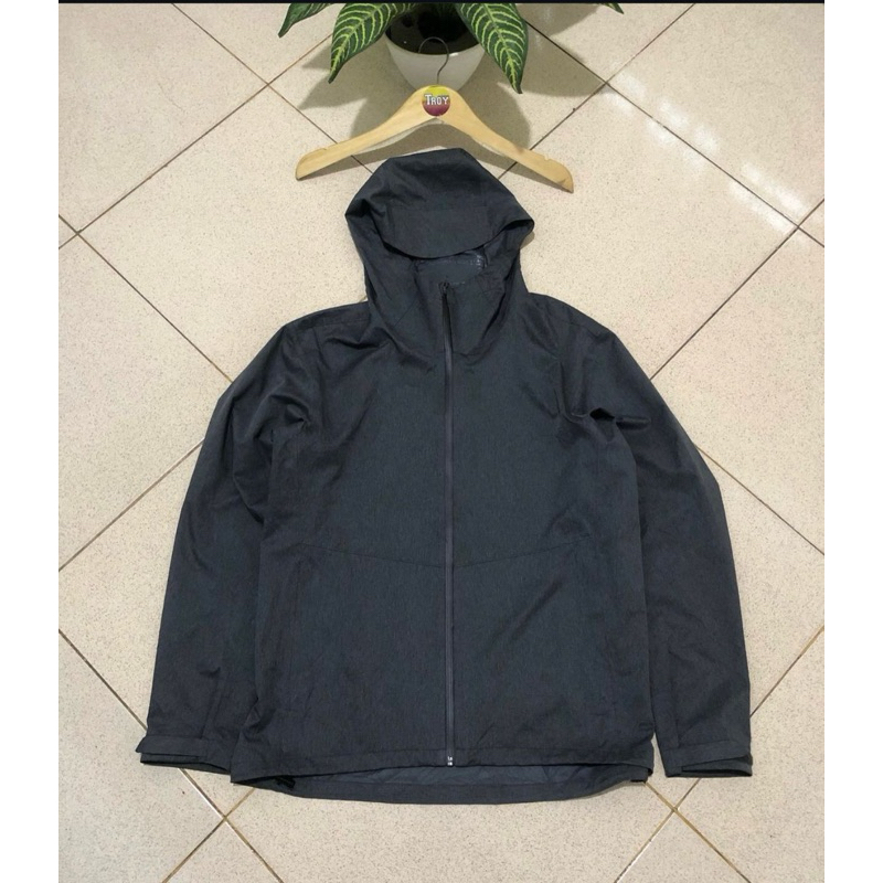 jaket uniqlo blocktech