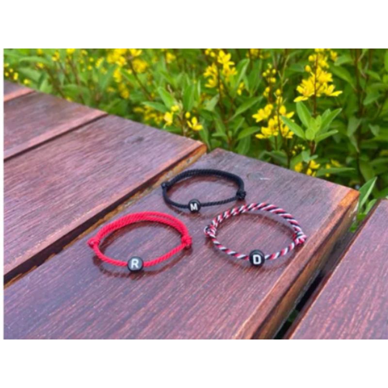 Gelang inisial / Gelang tridatu inisial /gelang hitam inisial / gelang tridatu  bayi inisial bulat h